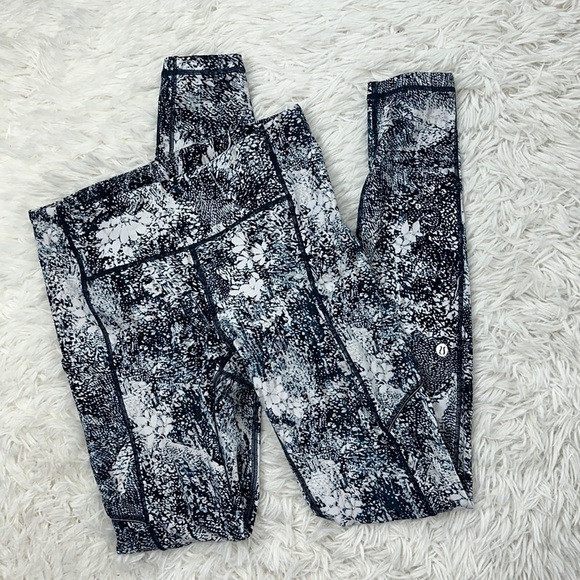 Lululemon Speed Up Tight *Full-On Luxtreme 28" Wildwood Multi - Picture 1 of 5